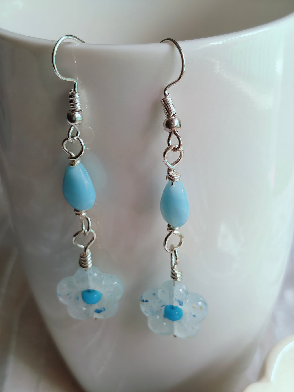 Flower power blue earrings