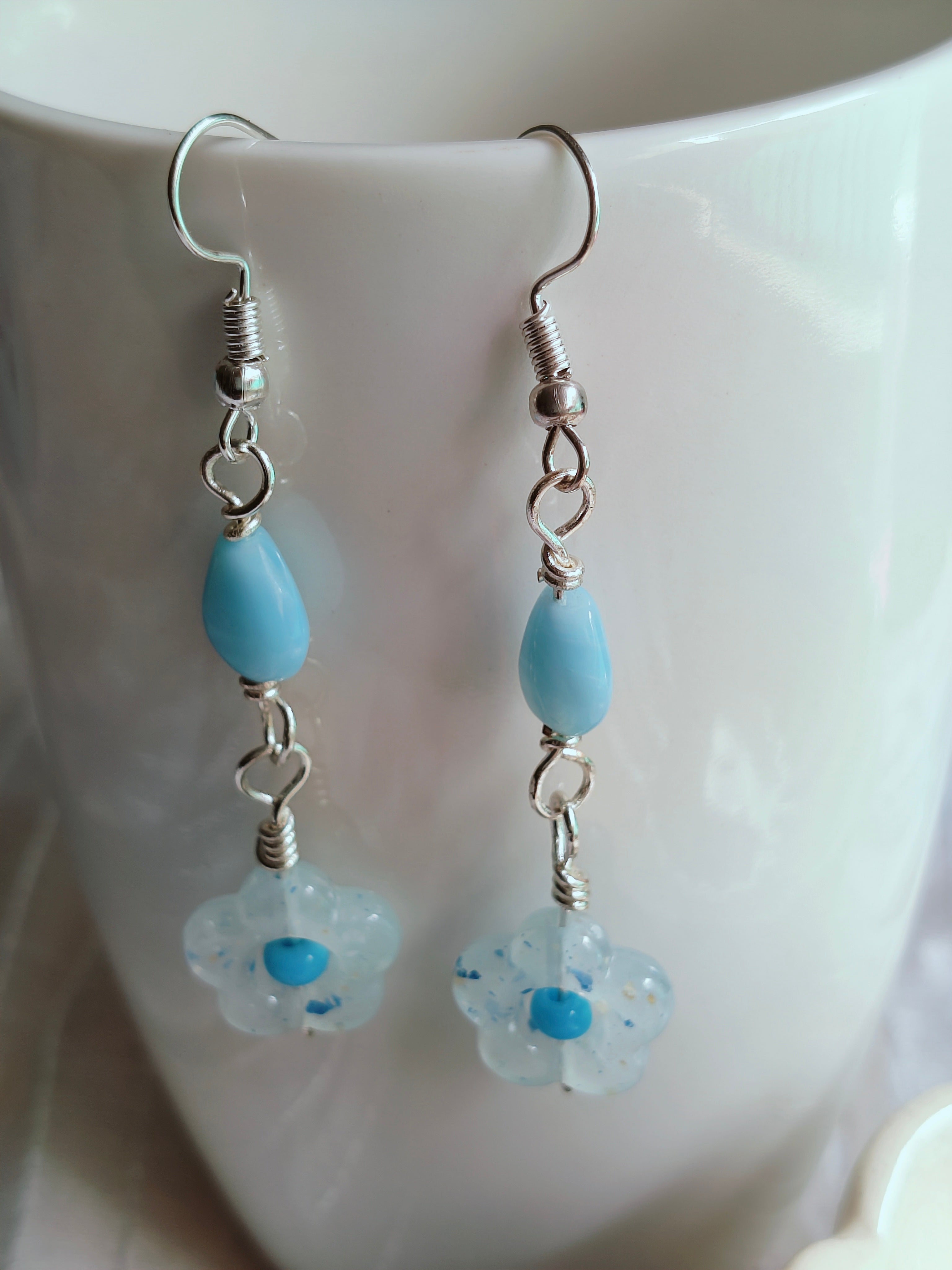 Flower power blue earrings