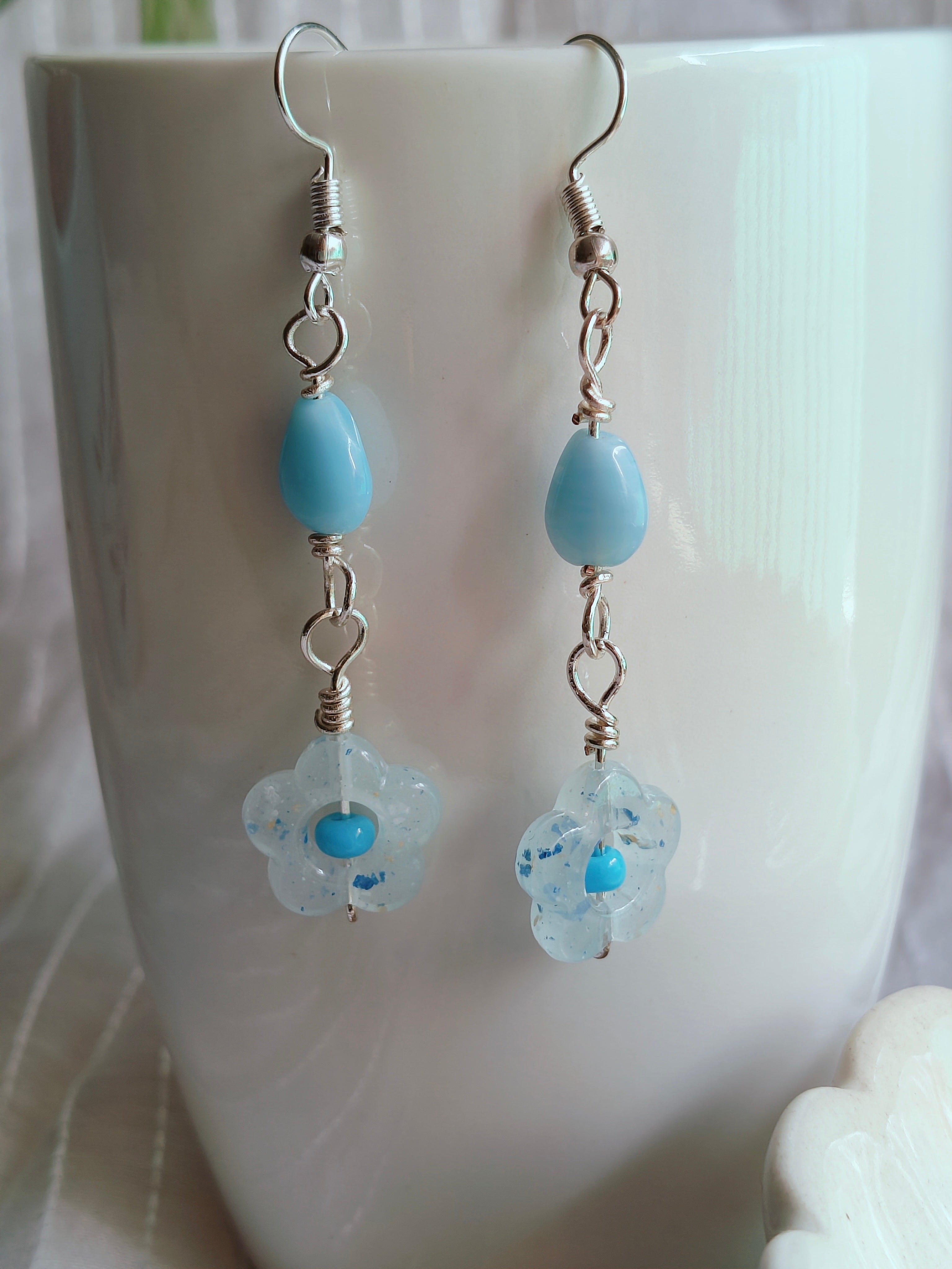 Flower power blue earrings