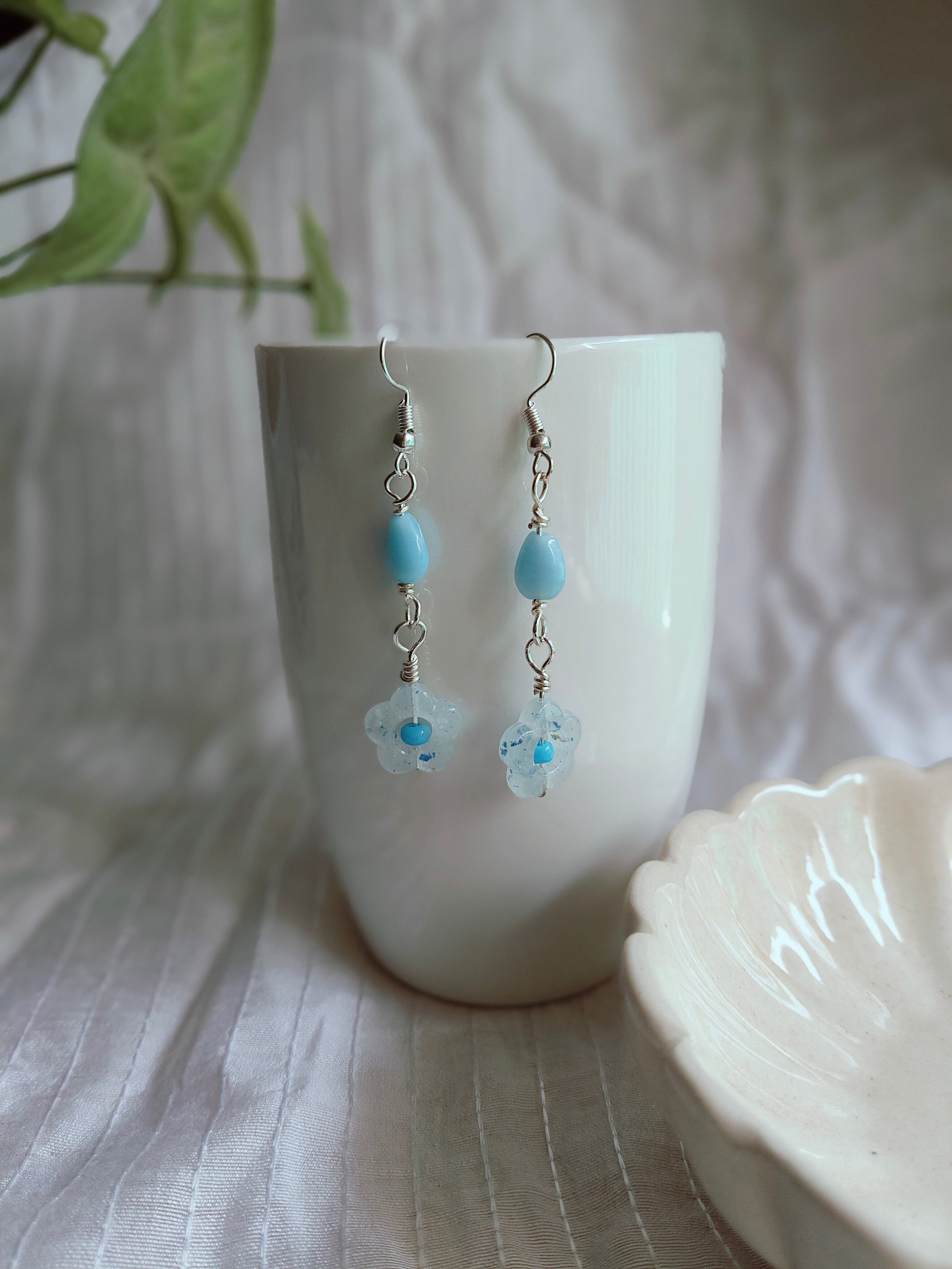 Flower power blue earrings